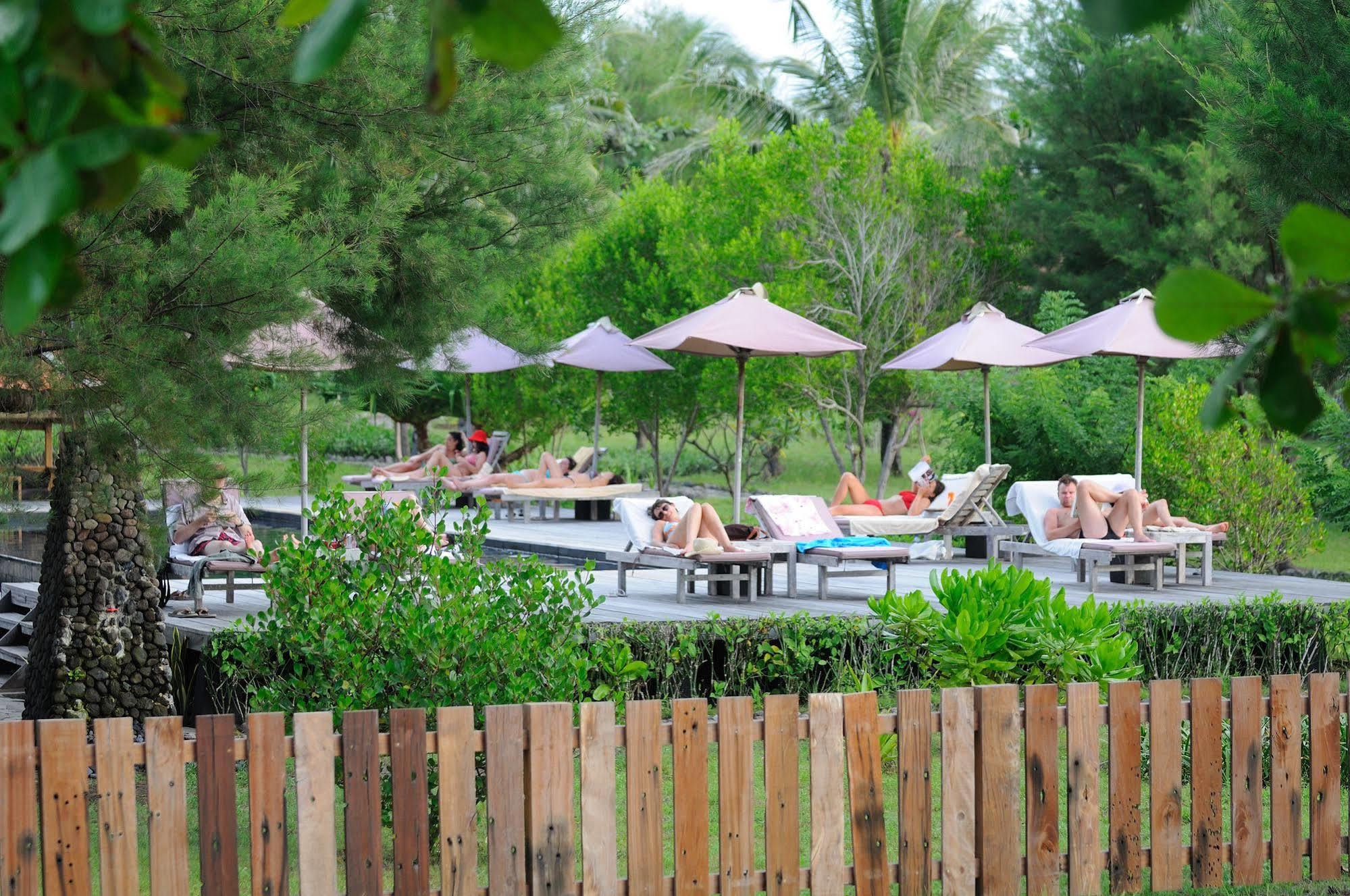 Desa Dunia Beda Resort Gili Trawangan Exterior photo